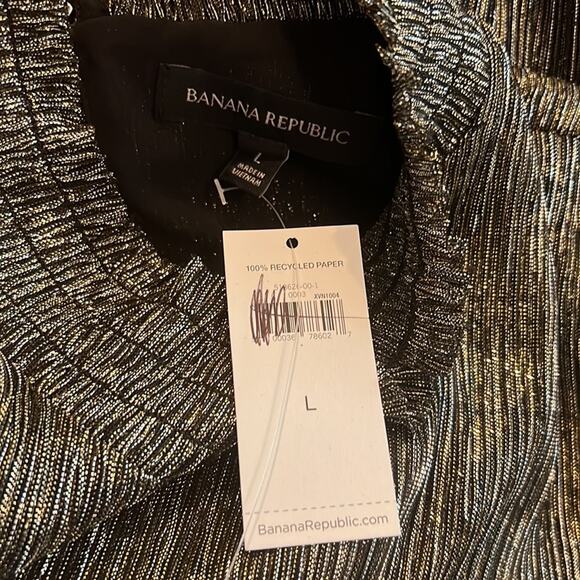 Banana Republic smocked neck, sleeveless, gold metallic blouse w/crossover back. - Picture 9 of 11